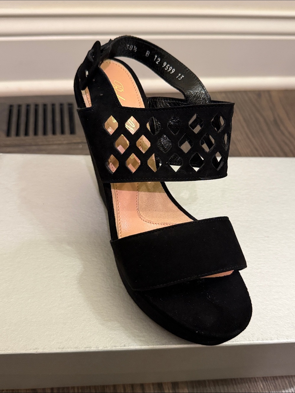 Robert clergerie black brazzia wedge 38.5/7.5